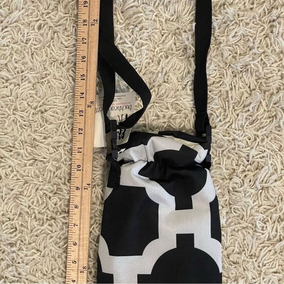Buckhead Betties Drop the Latitude Black/White Insulated Wine Bag w/strap, NWT - Picture 2 of 10
